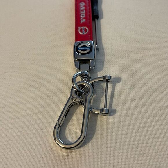 Volvo Logo Key Fob Keychain in Red Leather NWT - Picture 3 of 4